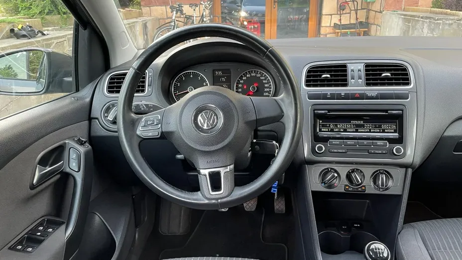 VOLKSWAGEN Polo -