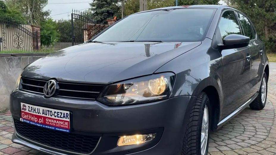 VOLKSWAGEN Polo -