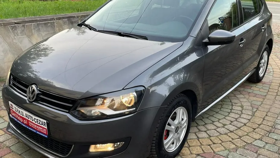 VOLKSWAGEN Polo -