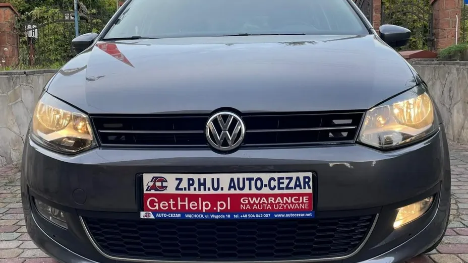 VOLKSWAGEN Polo -