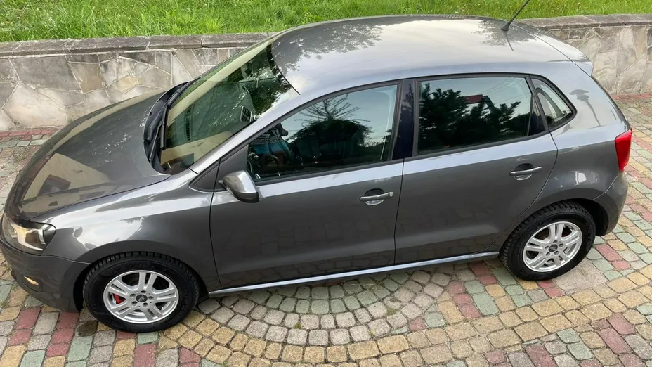 VOLKSWAGEN Polo -