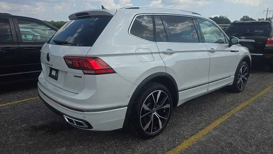 VOLKSWAGEN Tiguan -