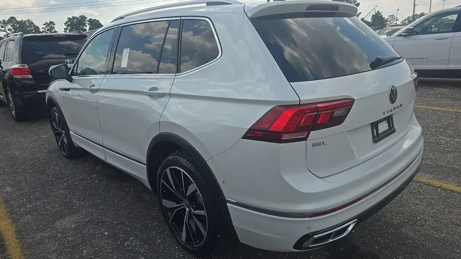 VOLKSWAGEN Tiguan -