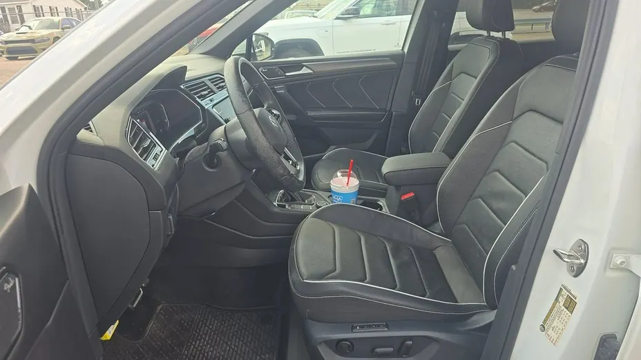 VOLKSWAGEN Tiguan -