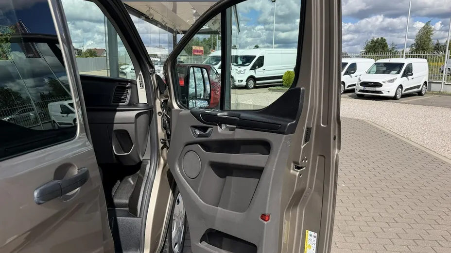 FORD Tourneo Custom -