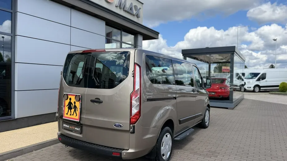 FORD Tourneo Custom -