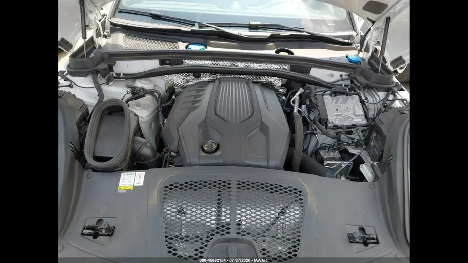 PORSCHE Macan -