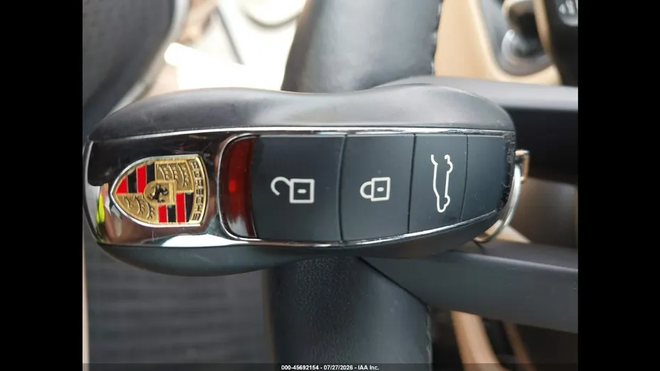 PORSCHE Macan -