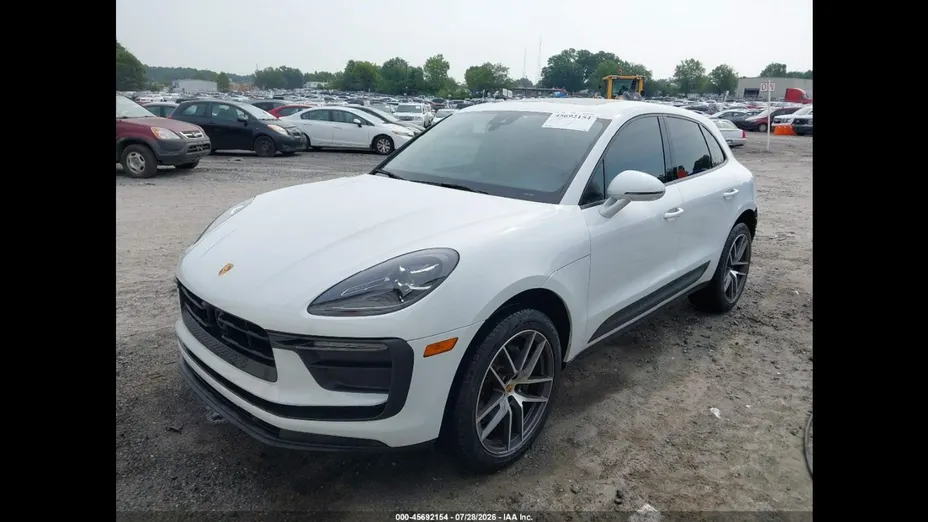 PORSCHE Macan -