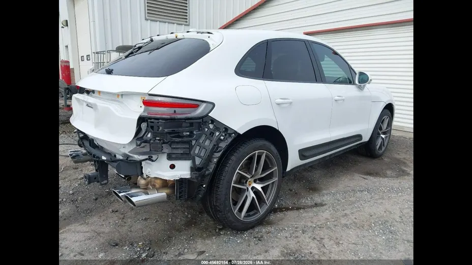 PORSCHE Macan -