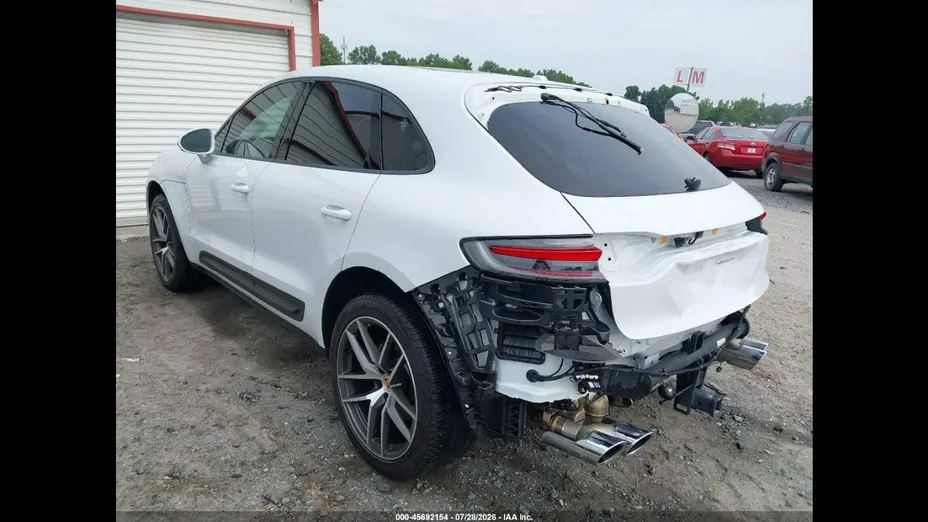 PORSCHE Macan -