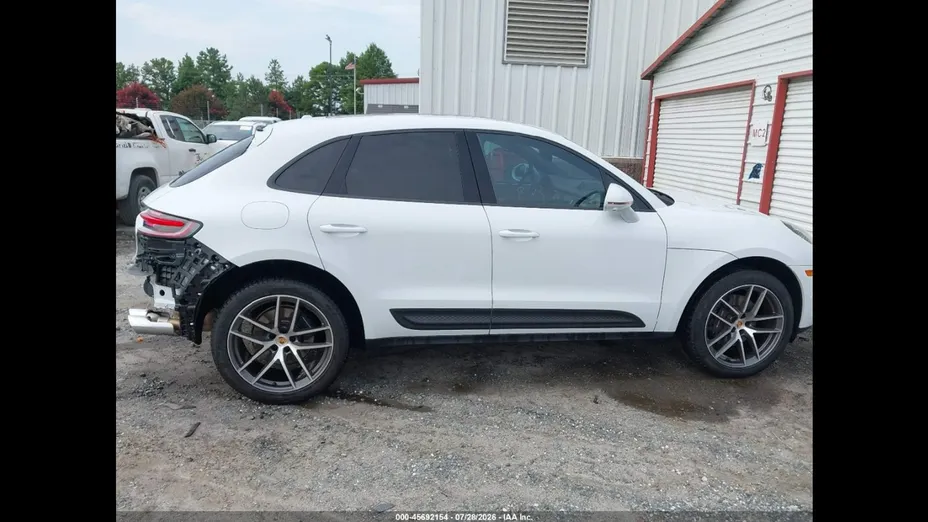 PORSCHE Macan -