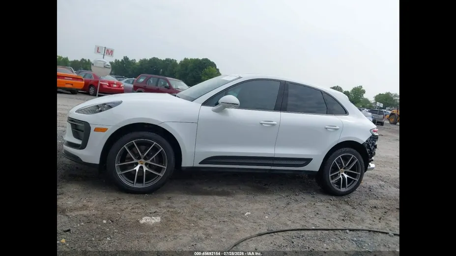 PORSCHE Macan -