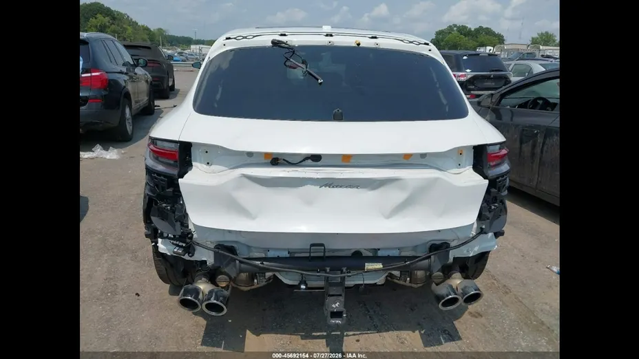 PORSCHE Macan -