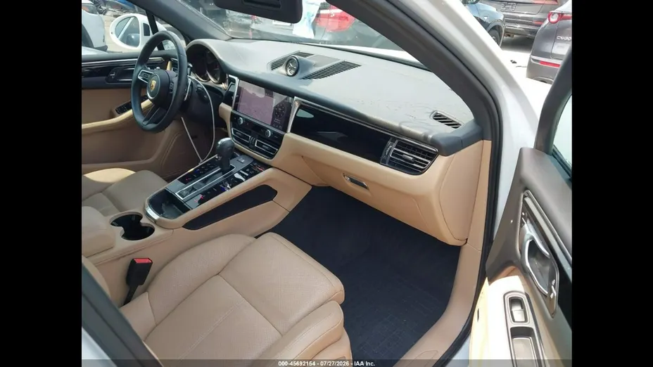 PORSCHE Macan -