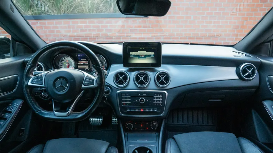 MERCEDES-BENZ CLA -