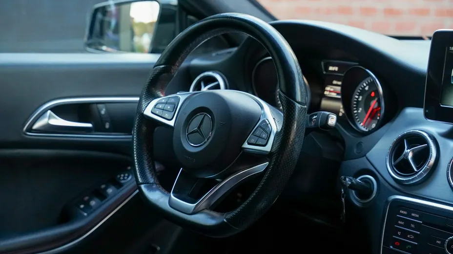 MERCEDES-BENZ CLA -