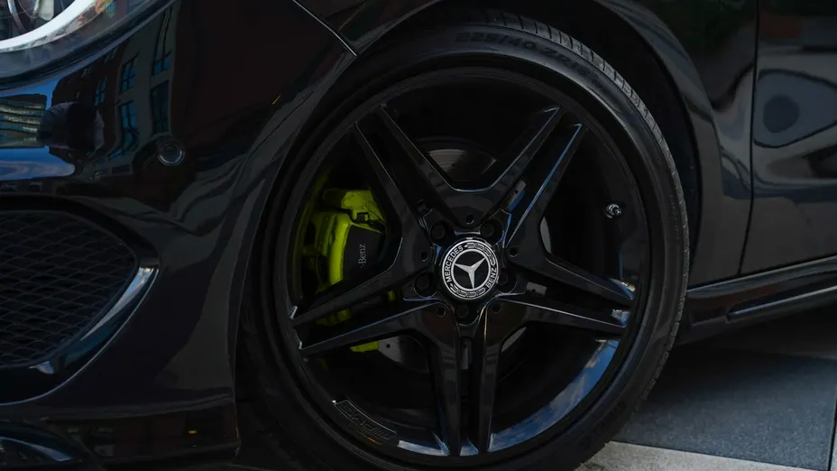 MERCEDES-BENZ CLA -