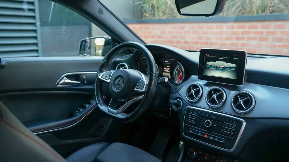 MERCEDES-BENZ CLA -