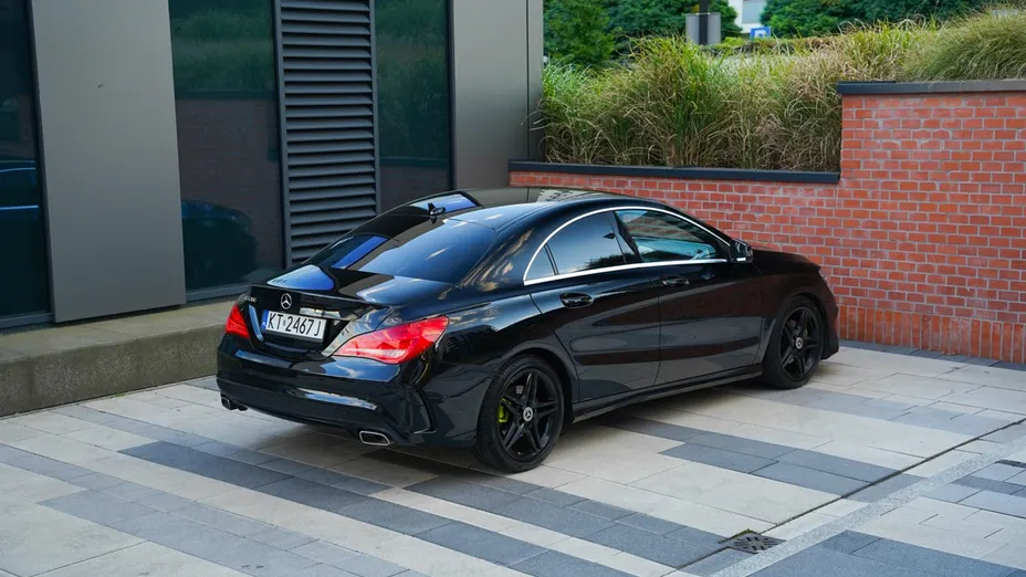 MERCEDES-BENZ CLA -