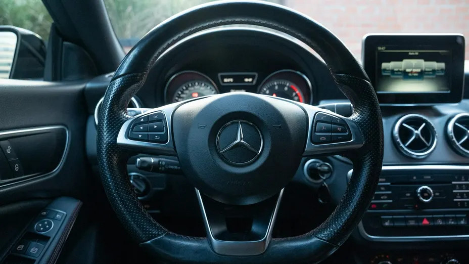 MERCEDES-BENZ CLA -