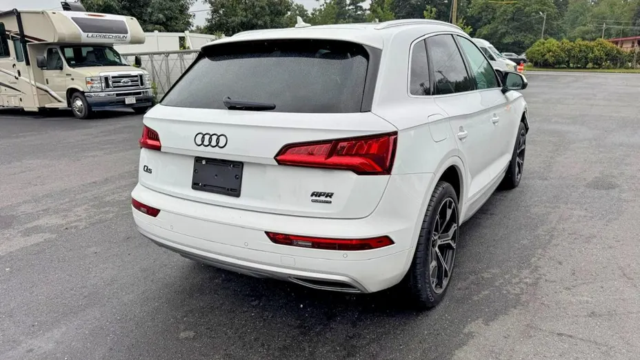 AUDI Q5 -