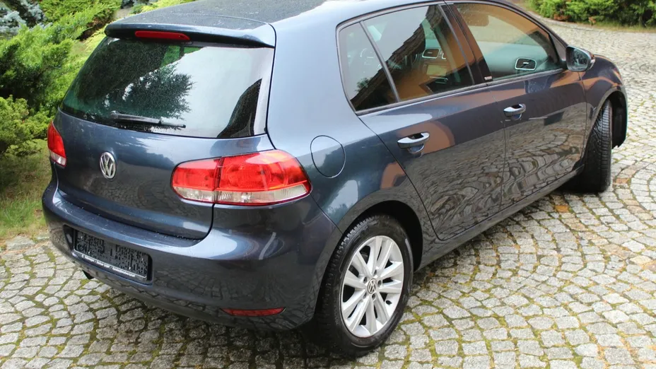 VOLKSWAGEN Golf -