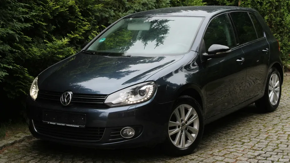 VOLKSWAGEN Golf -