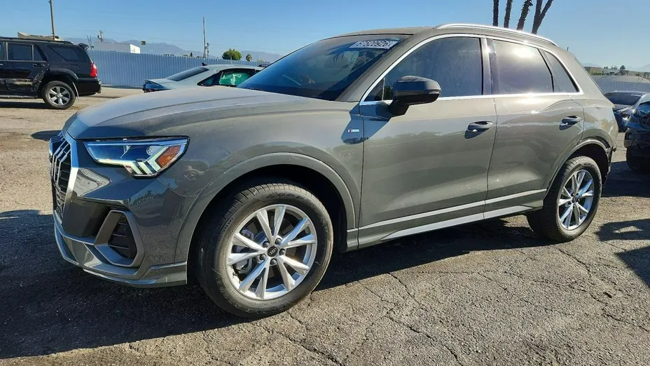 AUDI Q3 -