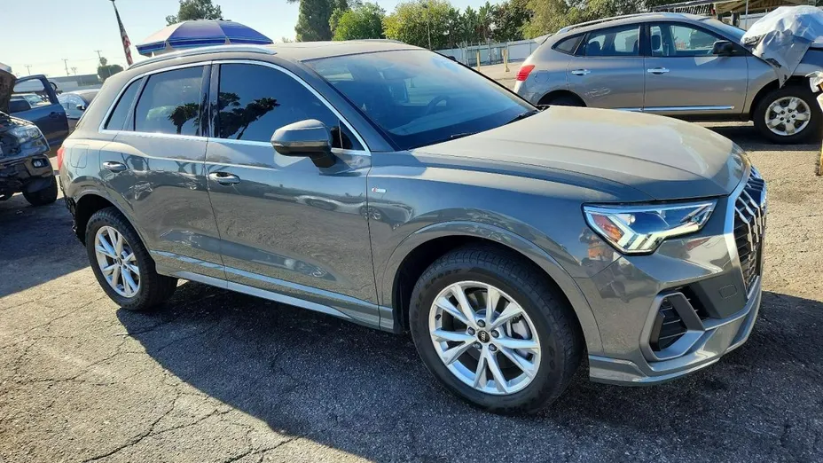 AUDI Q3 -