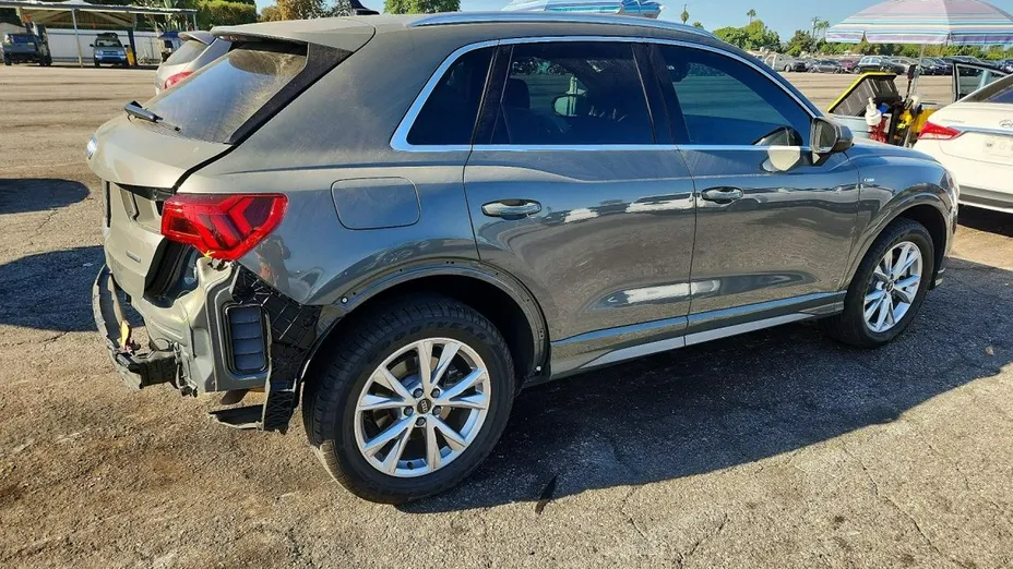 AUDI Q3 -