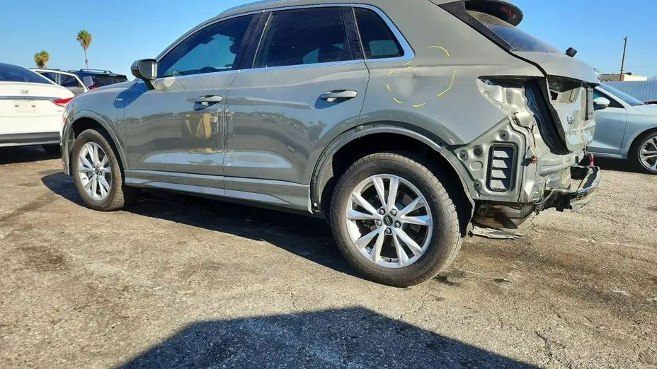 AUDI Q3 -