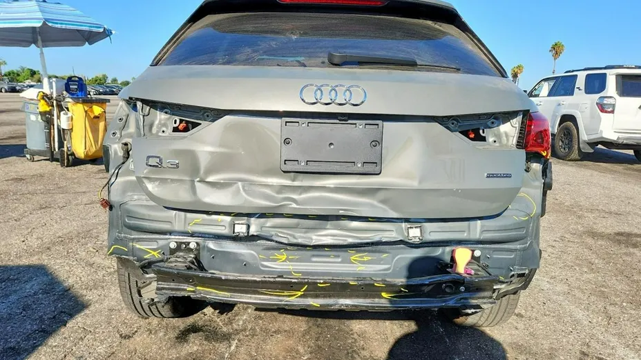 AUDI Q3 -