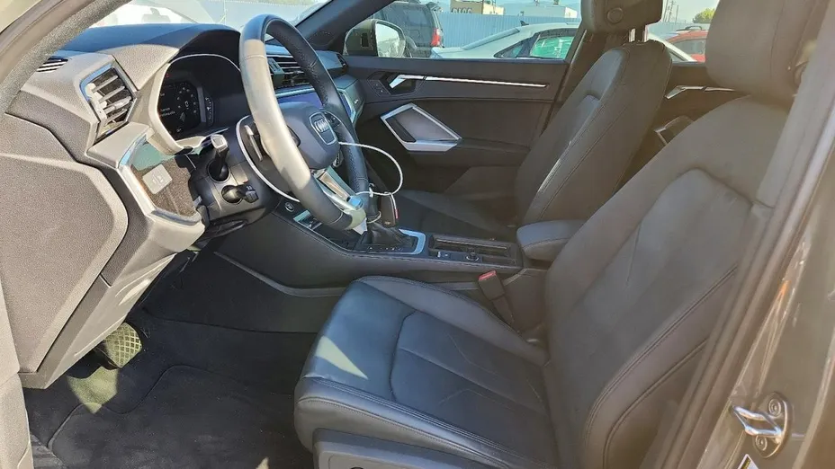 AUDI Q3 -