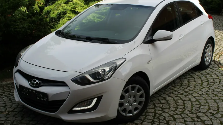 HYUNDAI i30 -