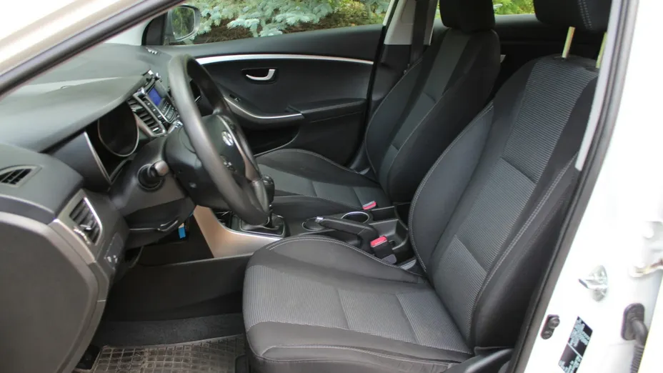 HYUNDAI i30 -