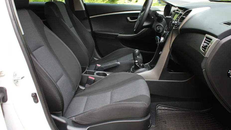 HYUNDAI i30 -