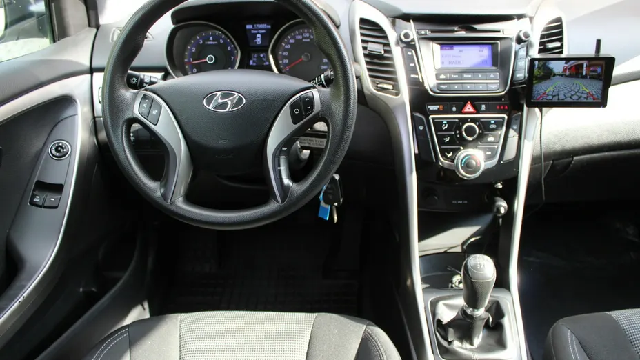 HYUNDAI i30 -