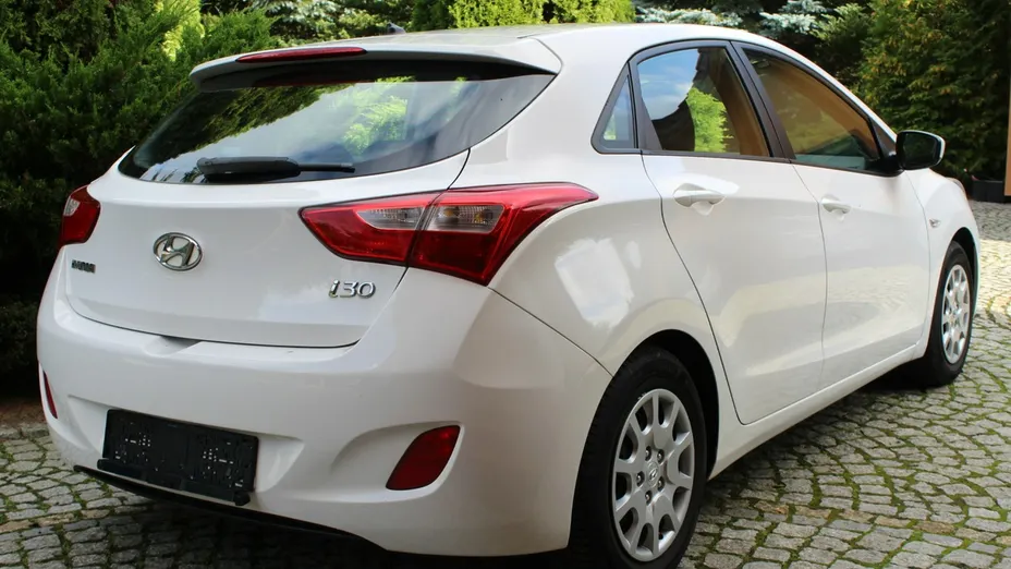 HYUNDAI i30 -