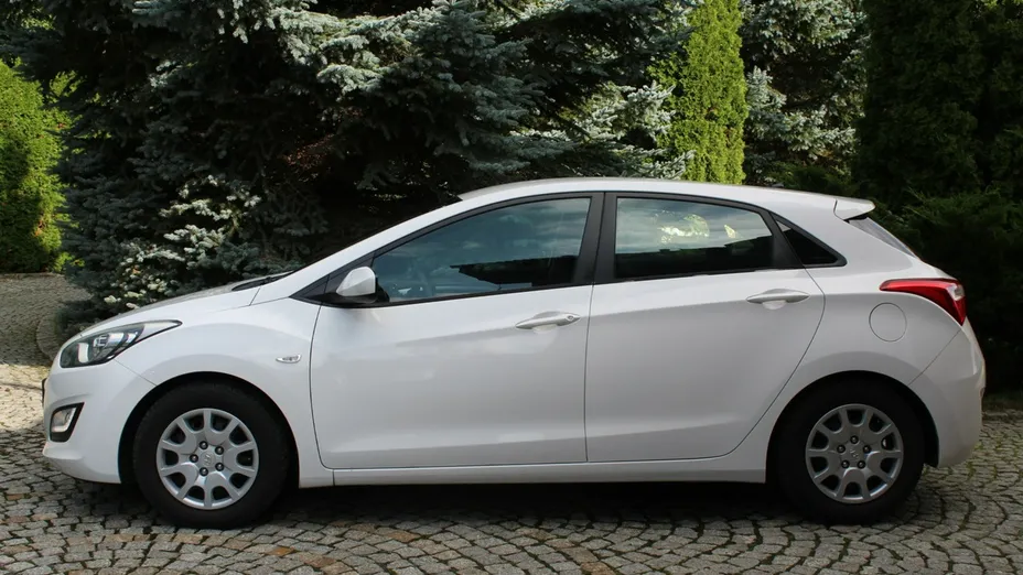 HYUNDAI i30 -