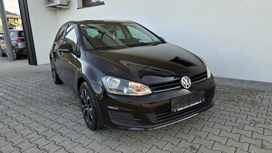 VOLKSWAGEN Golf -