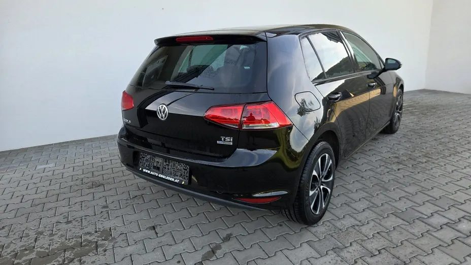 VOLKSWAGEN Golf -