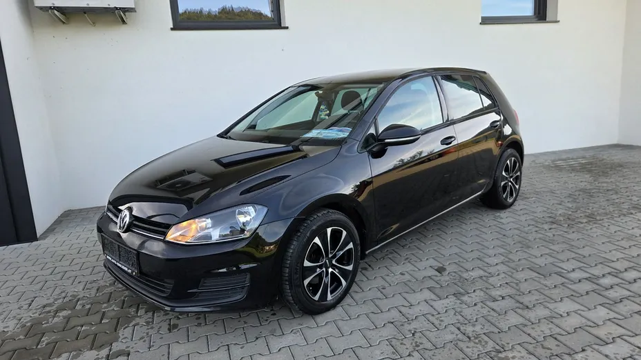 VOLKSWAGEN Golf -