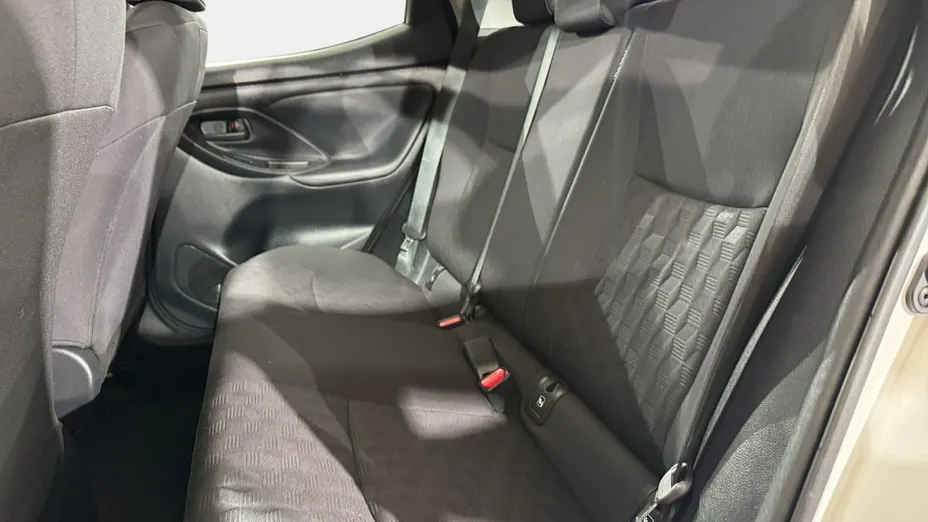 TOYOTA Yaris -