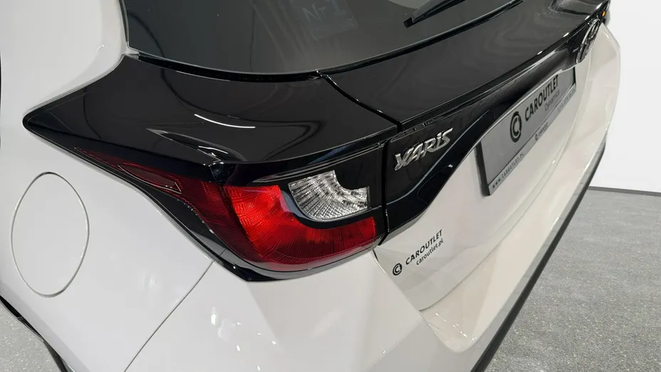 TOYOTA Yaris -