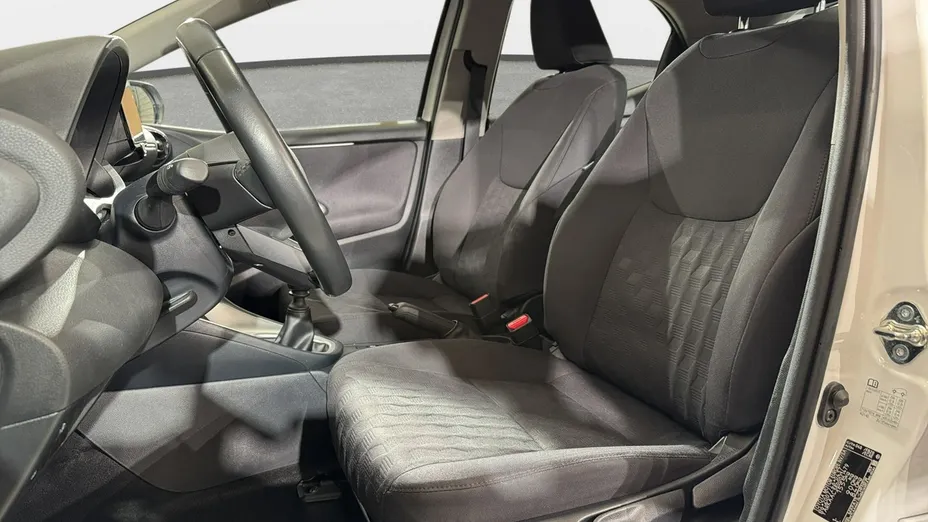 TOYOTA Yaris -
