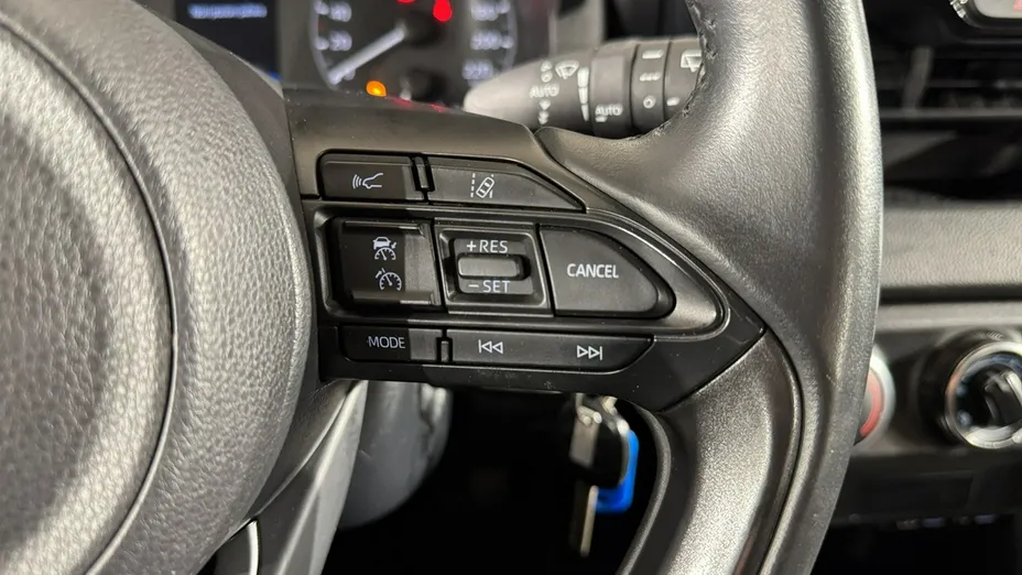 TOYOTA Yaris -