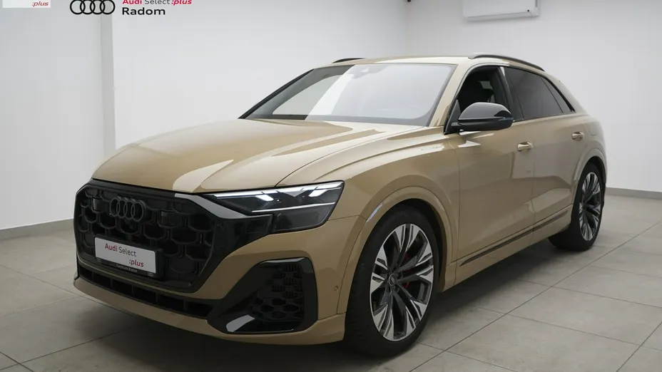 AUDI Q8 -