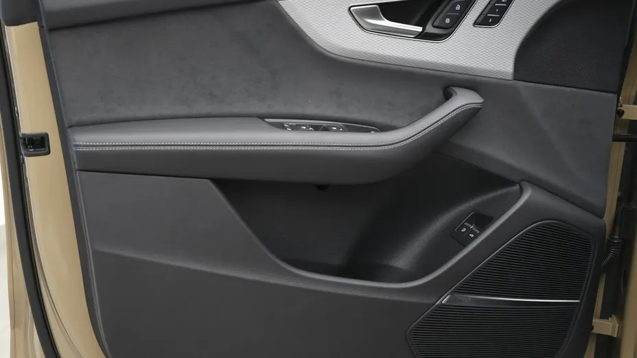AUDI Q8 -