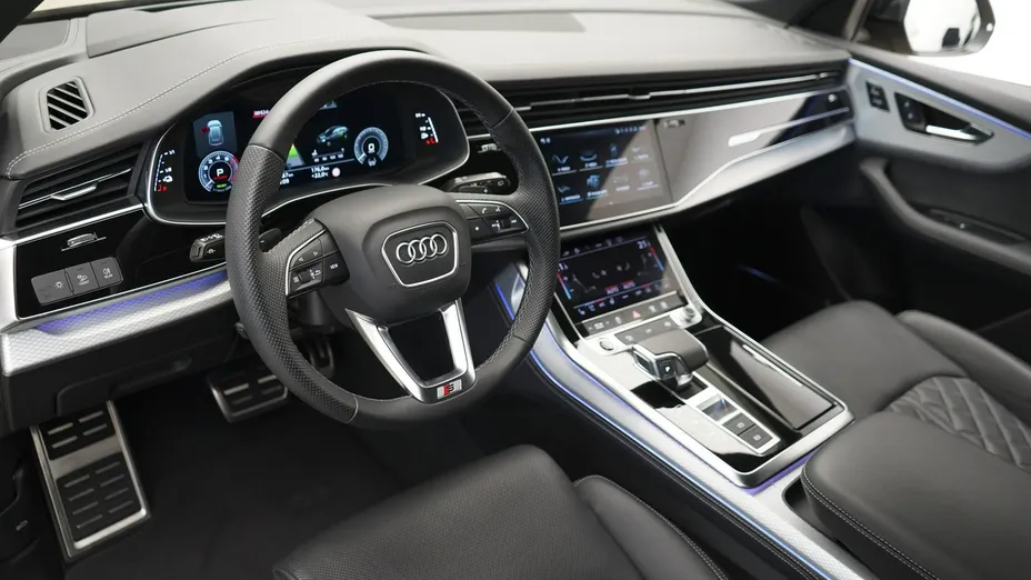 AUDI Q8 -